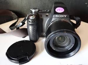 lot 197 image: Sony Cyber-shot DSC-H5 7.2-megapixel Digital Camera with 12X Zoom
