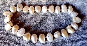 lot 212 image: AUTHENTIC FRESHWATER PEARL BRACELET