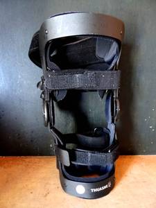 lot 227 image: BIG $ ITEM - Thuasne Rebel Lock Speciality Knee Brace