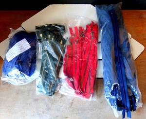 lot 257 image: LARGE LOT OF ZIPPERS AS SHOWN