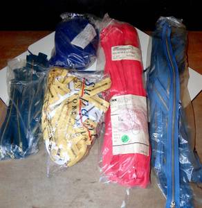 lot 258 image: LARGE LOT OF ZIPPERS AS SHOWN