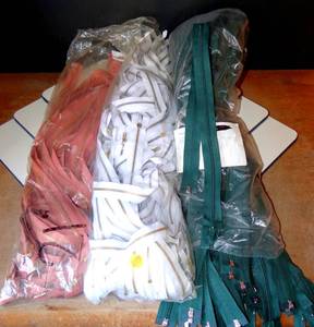 lot 259 image: LARGE LOT OF ZIPPERS AS SHOWN