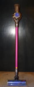 lot 289 image: DYSON DC59 CORDLESS STICK VACUUM