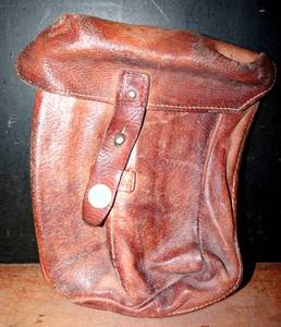 lot 294 image: LEATHER 4 SLOT AR MAGAZINE POUCH