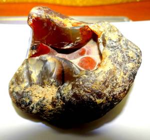 lot 60 image: POSSIBLE DRAGON GLASS - LARGE 155.7 grams