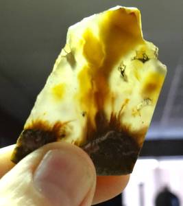 lot 45 image: PRETTY PIECE OF AGATE WITH GHOOD COLOR - 14.3 grams