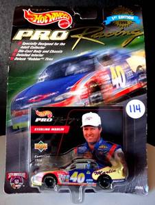 lot 114 image: Hot Wheels Pro Racing Sterling Marlin #40 wCollectors Card