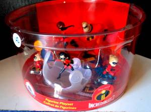 lot 142 image: Disney Pixar Incredibles 2 Figurine Play Set - 5 Figurines  Playmat Included - NEWSEALED