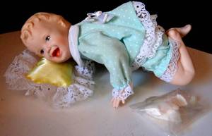 lot 151 image: ASHTON DRAKE BABY WITH PILLOW - PORCELAIN HEAD & EXTREMITIES