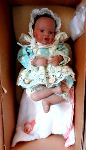 lot 152 image: ASHTON-DRAKE DANIELLE DOLL 1992 by YOLANDA BELLO 10 - NIB
