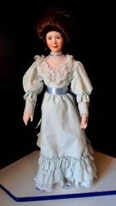 lot 156 image: 1989 Ashton Drake Porcelain 17 Doll Sandra Kuck Limited Edition wStand