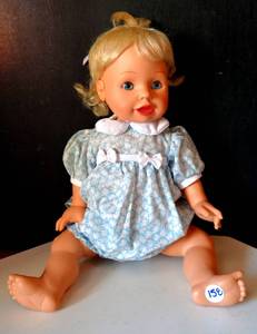 lot 158 image: Playmates Amazing Babies Interactive Doll 2000 Original Clothing - UNTESTED