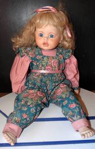 lot 160 image: VERY CUTE PORCELAIN DOLL