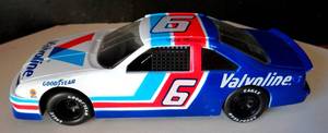 lot 175 image: RACING CHAMPIONS MARK MARTIN #6 VALVOLINE 124 DIE CAST