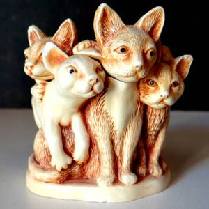 lot 178 image: VINTAGE 1995 Harmony Kingdom FUR BALL Trinket Box Cat Pile Hidden Mouse