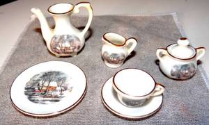 lot 199 image: Vintage Avon Small Treasures Miniature Dollhouse Porcelain Tea Set Pieces