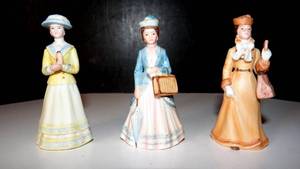 lot 200 image: AVON SMALL TREASURES - Mrs. Albees In Miniautre Figurine Set of 3