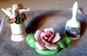 lot 203 image: AVON MINIATURE PORECLAIN PIECES AS SHOWN