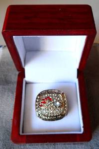 lot 254 image: 1998 DENVER BRONCOS SUPERBOWL CHAMPIONSHIP RING IN CUSTOM WOOD BOX - JOHN ELWAY EDITION $$