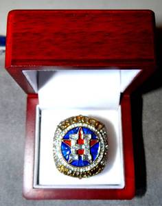 lot 264 image: HOUSTON ASTROS WORLD CHAMPIONSHIP RING IN CUSTOM WOOD BOX - CHELSTON SPRINGER EDITION $$