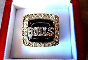 lot 271 image: 1992 CHICAGO BULLS WORLD CHAMPIONSHIP RING IN CUSTOM WOOD BOX - MICHAEL JORDAN EDITION $$