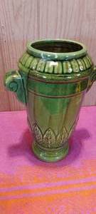 lot 13 image: Vintage 10.5 inch tall vase