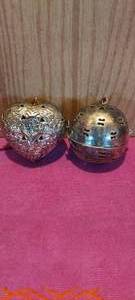 lot 17 image: Vintage silver plate opening Christmas ornaments
