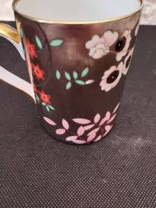 lot 19 image: Fitz & Floyd gold trimmed coffee mug