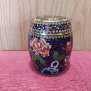 lot 32 image: 3.5 diameter Asian style trinket jar