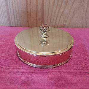 lot 34 image: Vintage 4.5 silver plated powder box