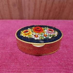 lot 36 image: Vintage trinketring box