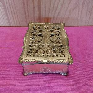 lot 40 image: 5x4x2 silver plated box