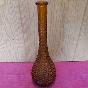 lot 46 image: vintage 16 tall deco vase