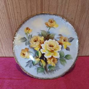 lot 50 image: 8 hand painted hanging plate