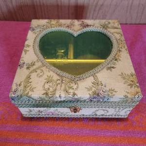lot 67 image: Music trinketring box with key