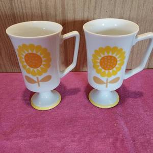 lot 68 image: Pair of vintage sunflower mugs