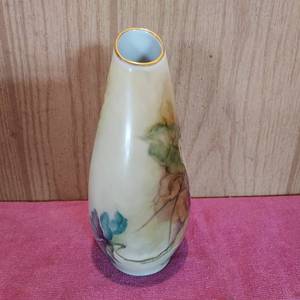 lot 69 image: Vintage Schumann Germany hand painted 7 vase