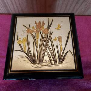 lot 61 image: 2.5 tall x 4 wide musical trinket box