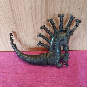 lot 62 image: 7 tall 9 wide Asian style offering container