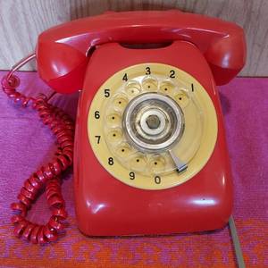 lot 56 image: original 1967 600-A rotary telephone