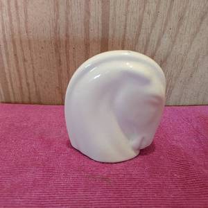 lot 60 image: small ceramic horse head