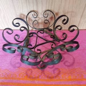 lot 84 image: 10.5 iron bowl stand
