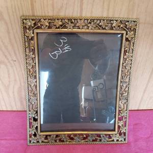 lot 88 image: Vintage 10x12 metal picture frame