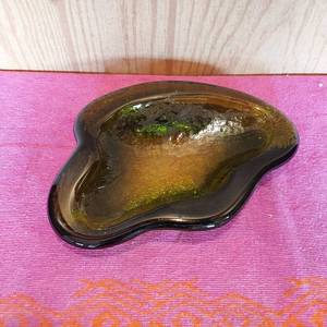 lot 98 image: Vintage glass ashtray