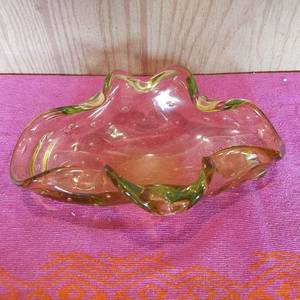 lot 99 image: Vintage glass ashtray