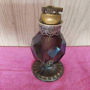lot 102 image: Vintage 6 table lighter