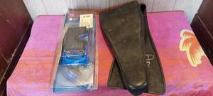 lot 113 image: snorkel set with fins