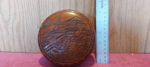 lot 116 image: Vintage solid wood trinket box