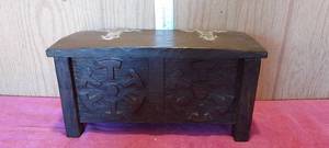 lot 119 image: Vintage wood trinket box