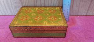 lot 120 image: Vintage wood trinket box made in Italy